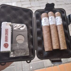 Case Hitam + 3 pcs Cerutu Johnny Short Robusto + Cutter Lighter