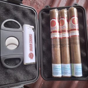 Case hitam + 3 pcs Cerutu Ernesto S4 + Cutter Lighter