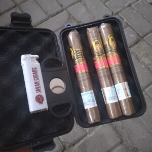 Case Hitam + 3 pcs Cerutu Adipati S4 + Cutter Lighter