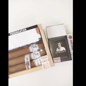 Bundling (1 Box Johnny Short Robusto + 1 Pack Johnny Half Corona)
