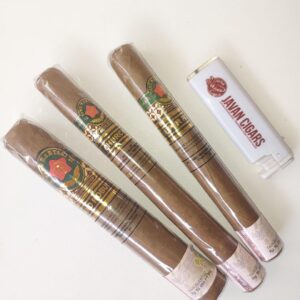 Cerutu TM Hijau Batik Sampler (1 batang Grand robusto, 1 batang Churchill, 1 batang Super robusto)